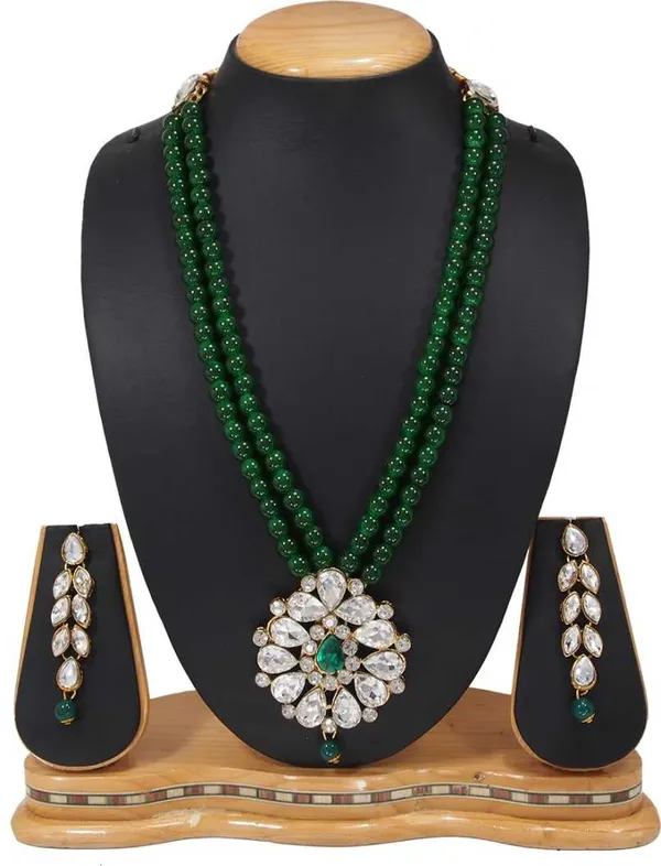 Green color 2025 pearl necklace